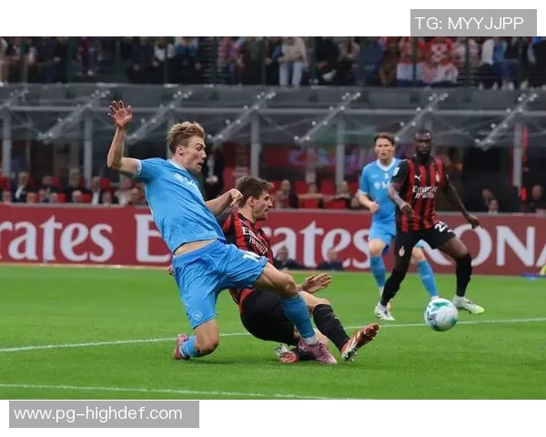 意甲激战曼联大胜里昂四球狂潮补时进球点燃全场激情