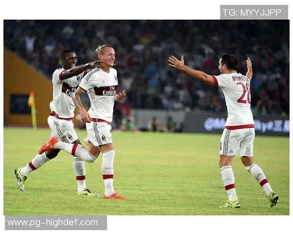 西甲历史冷门AC米兰以1-0战胜曼联引发全场震惊与热议