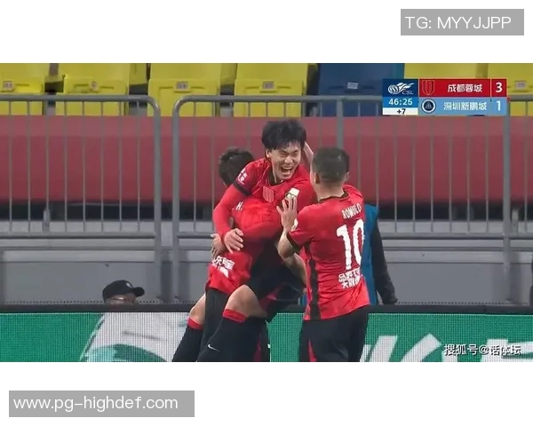 中超焦点战：AC米兰与国米激战成平局逆转瞬间引发全场热烈反响